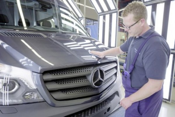 Audi pune un A8 retehnologizat în calea Mercedes-Benz Clasa S